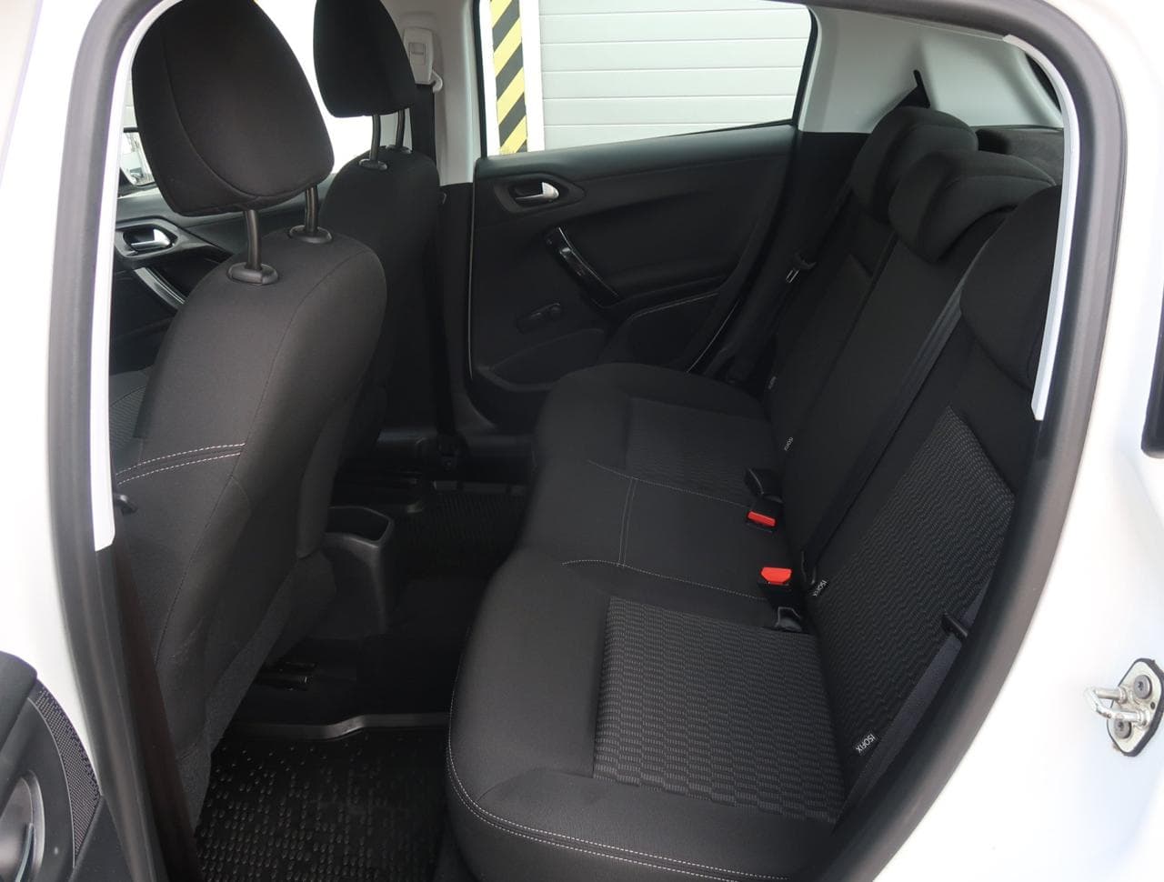 2017 Peugeot 208 - 15
