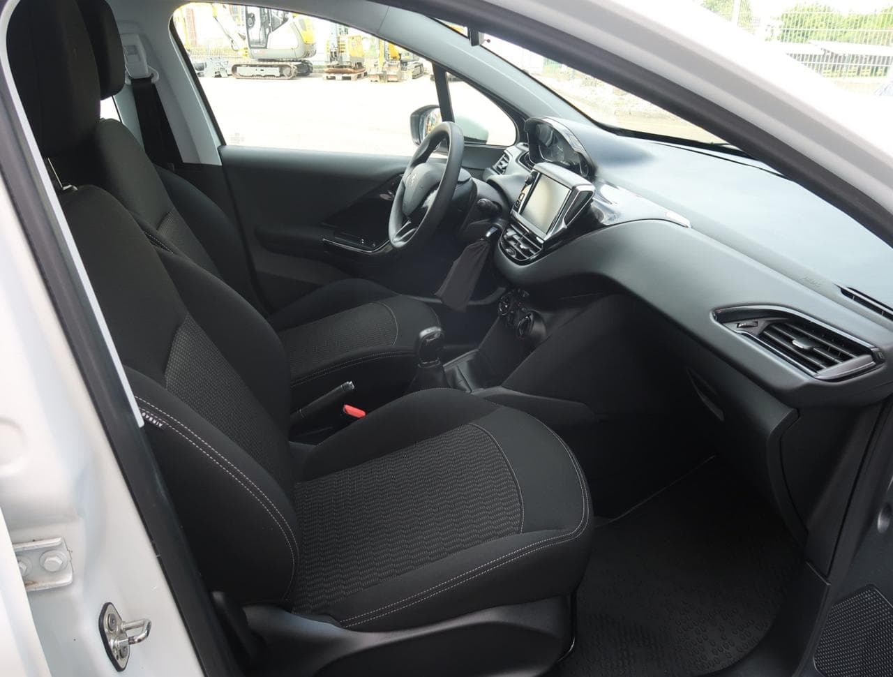 2017 Peugeot 208 - 12