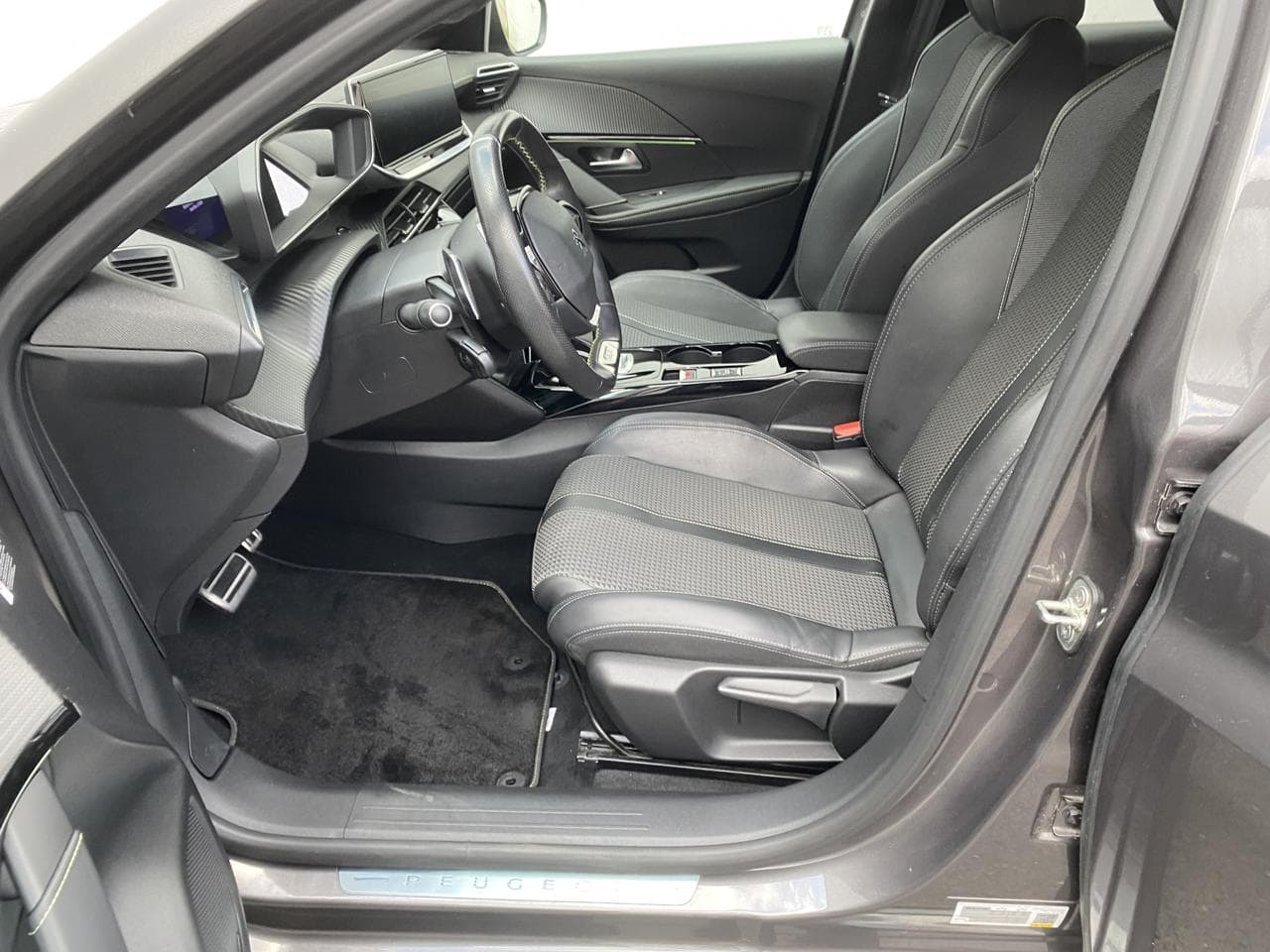 2021 Peugeot 208 - 17