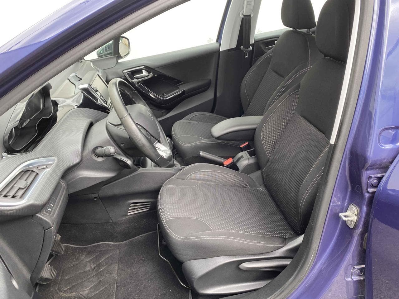 2017 Peugeot 208 - 15