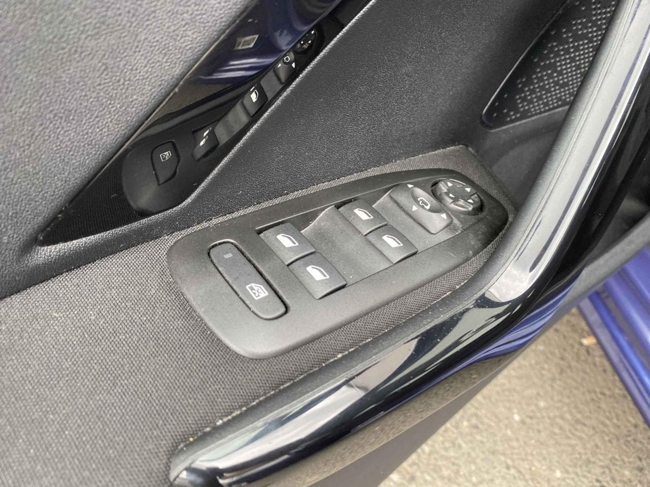 2017 Peugeot 208 - 23