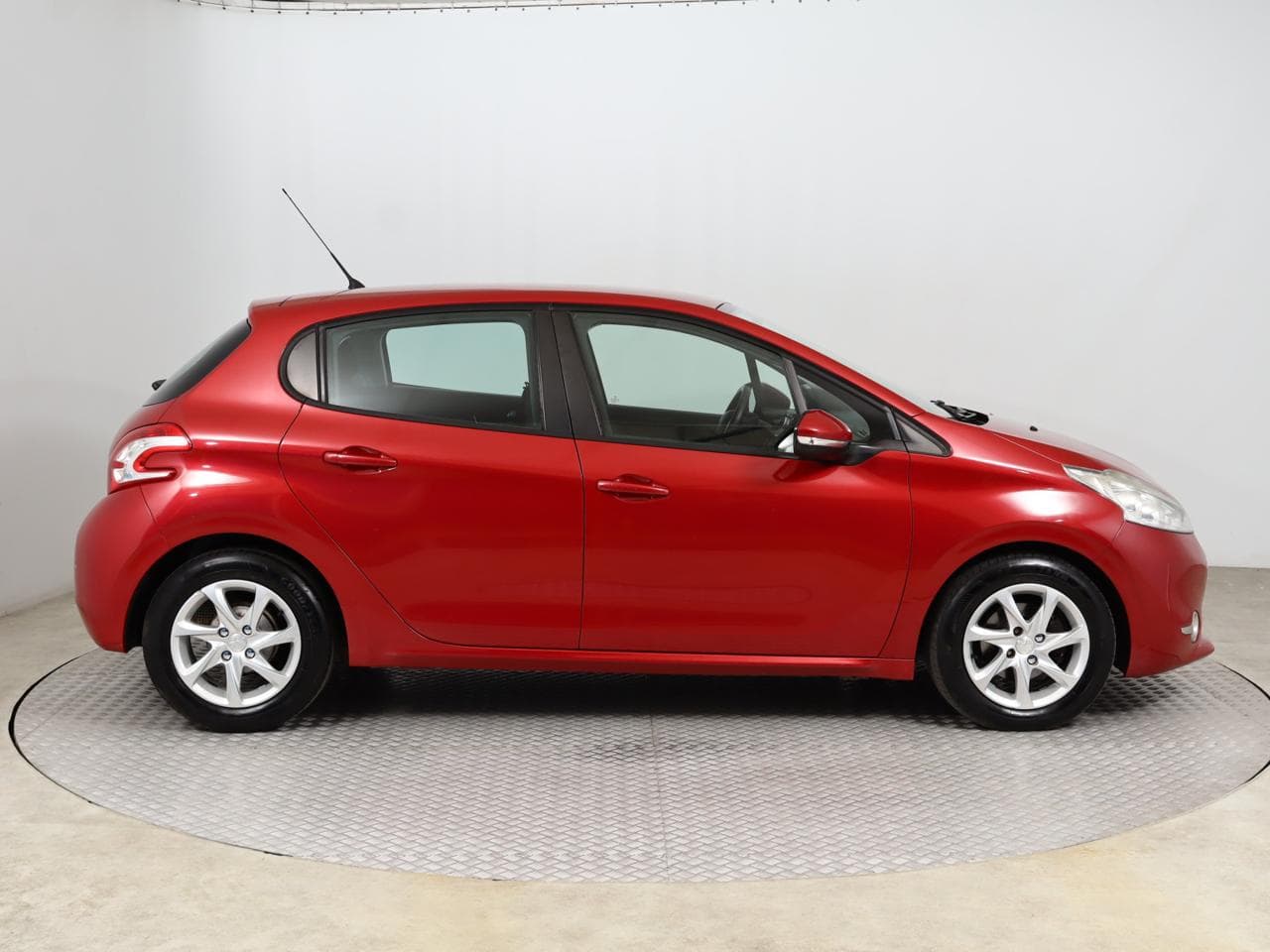 2014 Peugeot 208 - 13