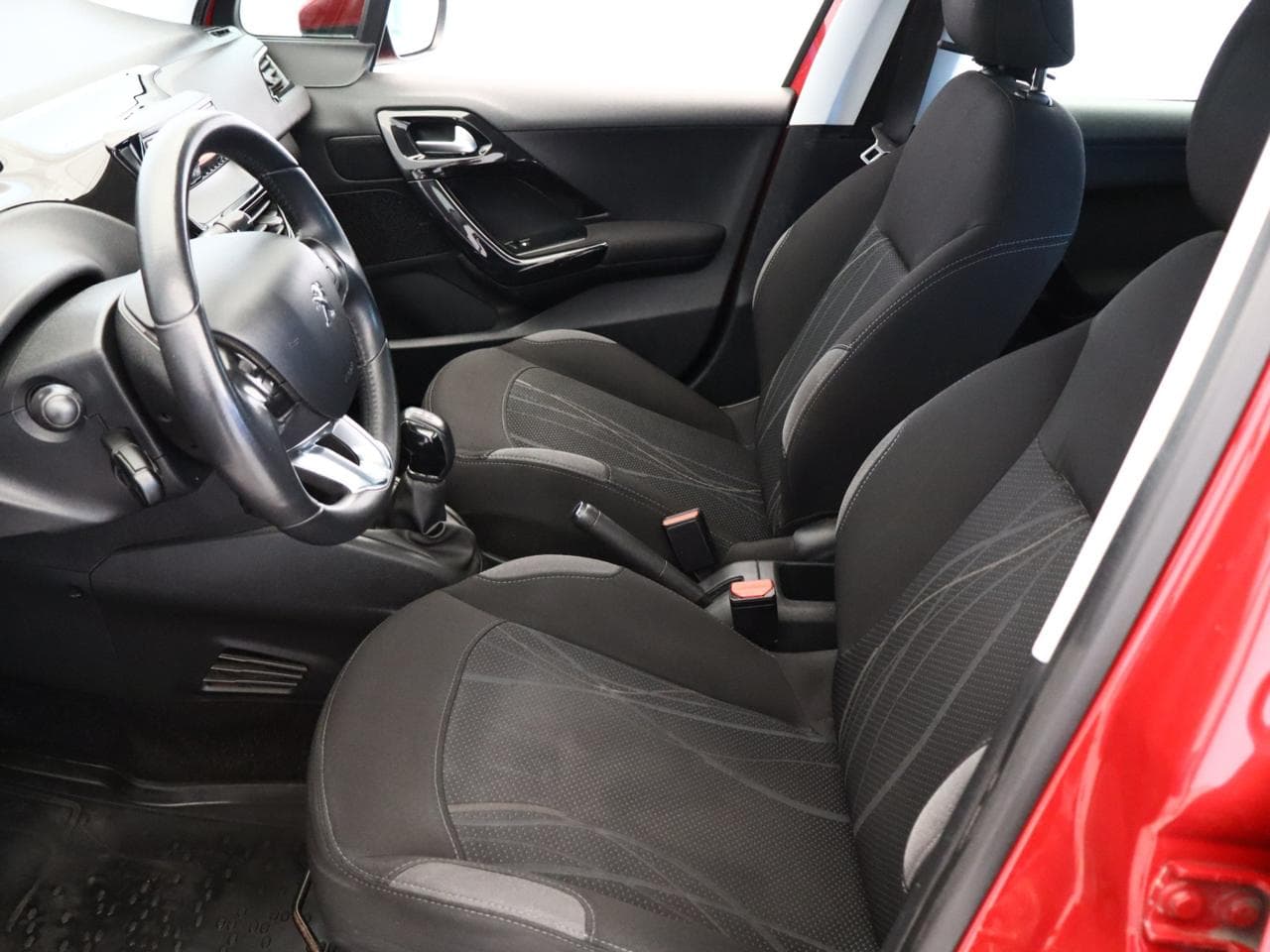 2014 Peugeot 208 - 23
