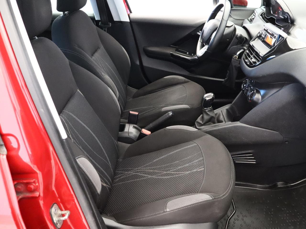 2014 Peugeot 208 - 17