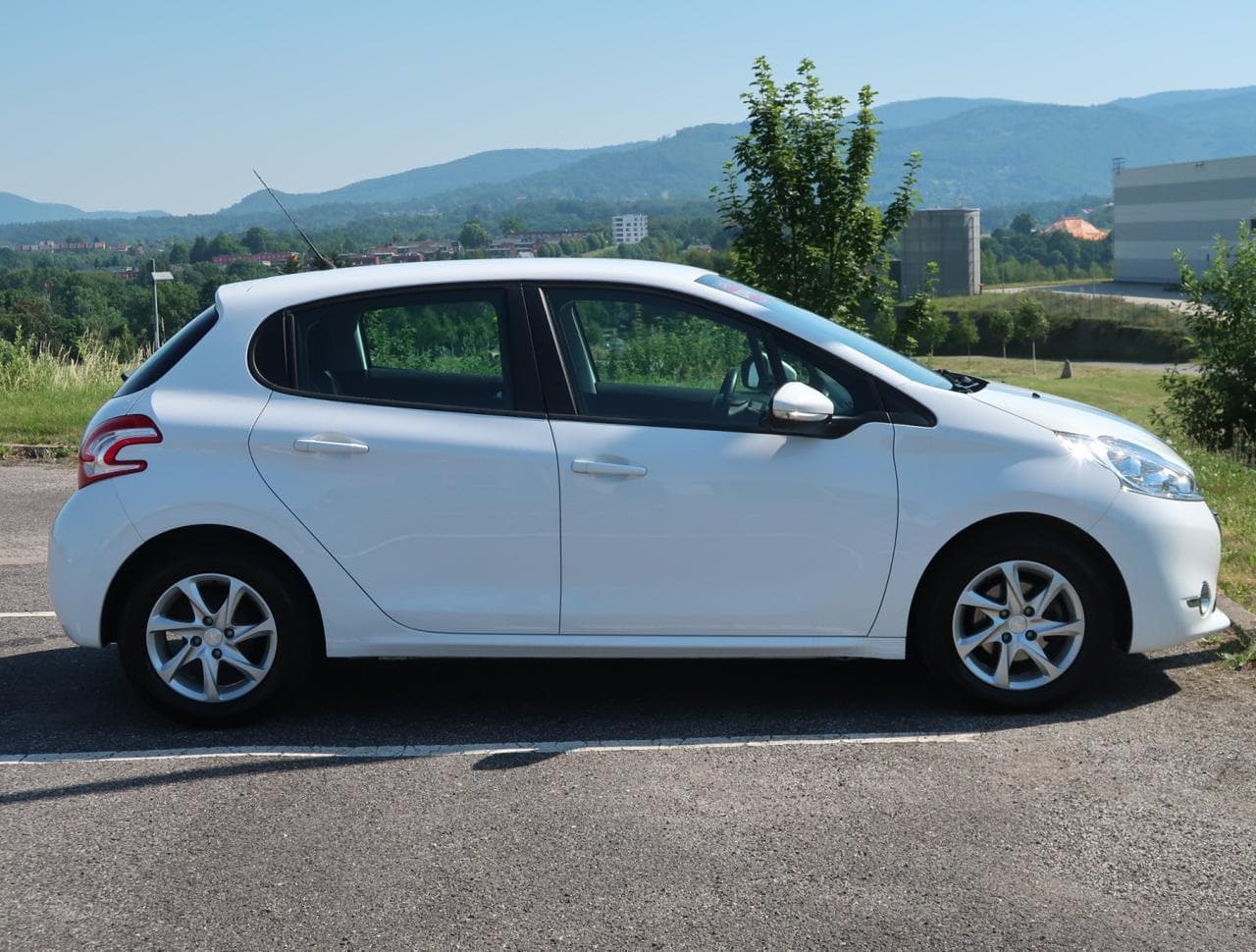 2014 Peugeot 208 - 12
