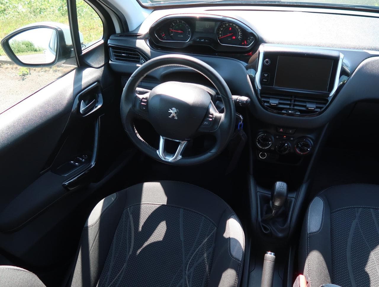 2014 Peugeot 208 - 14