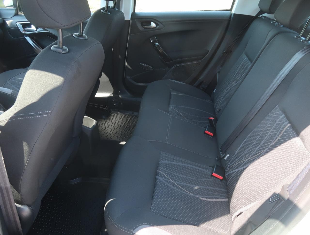 2014 Peugeot 208 - 24