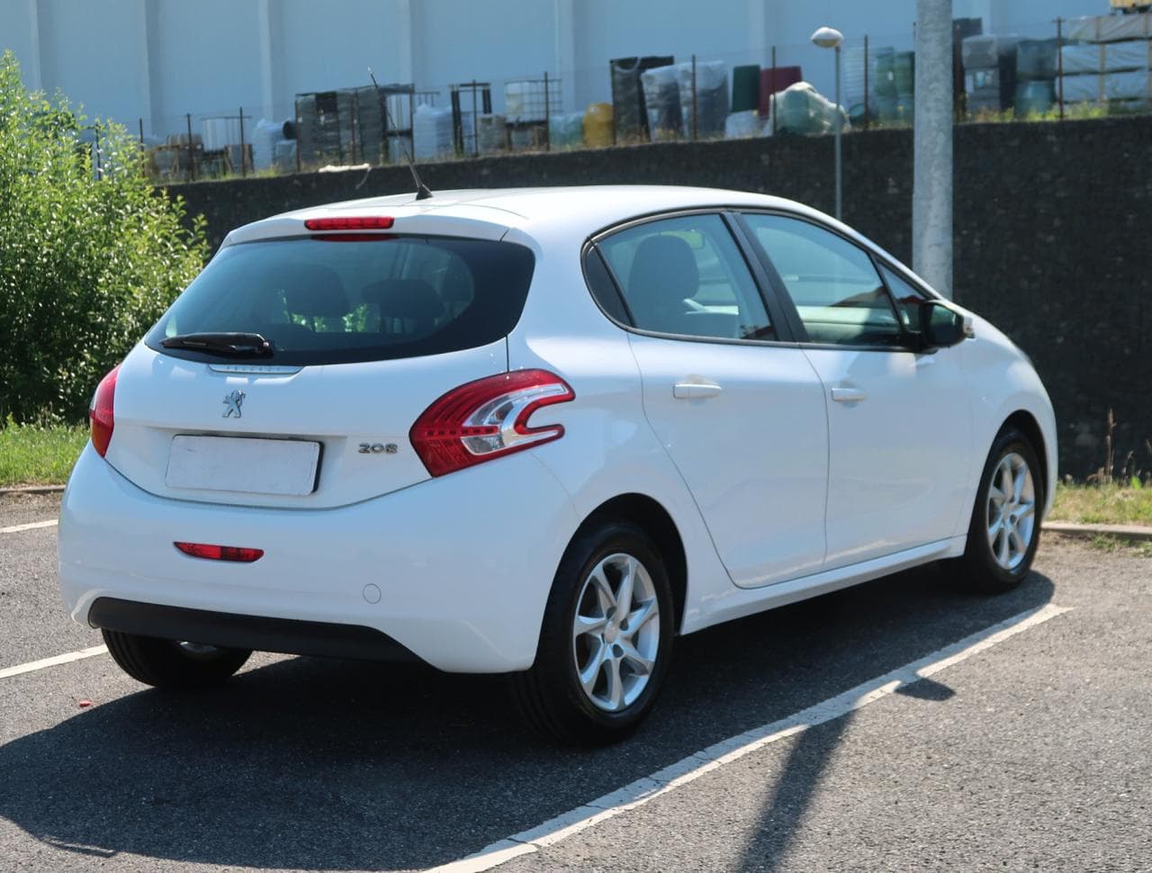 2014 Peugeot 208 - 10