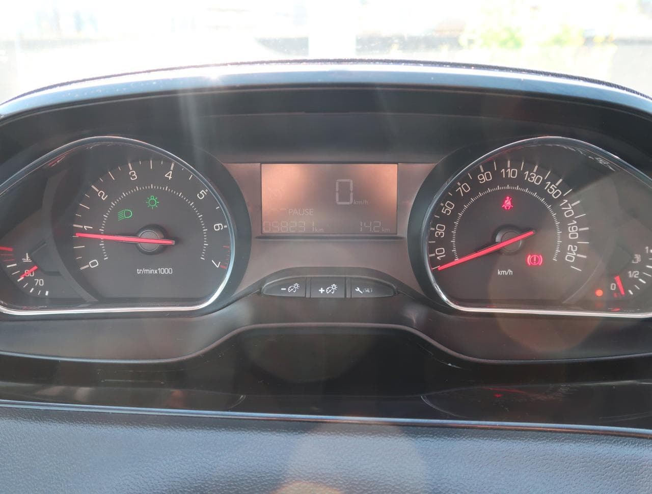 2014 Peugeot 208 - 28