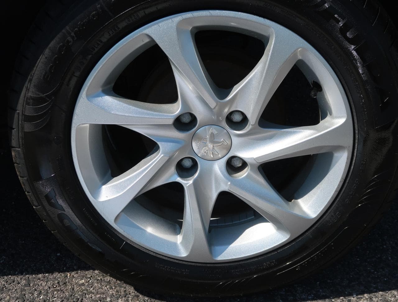 2014 Peugeot 208 - 33