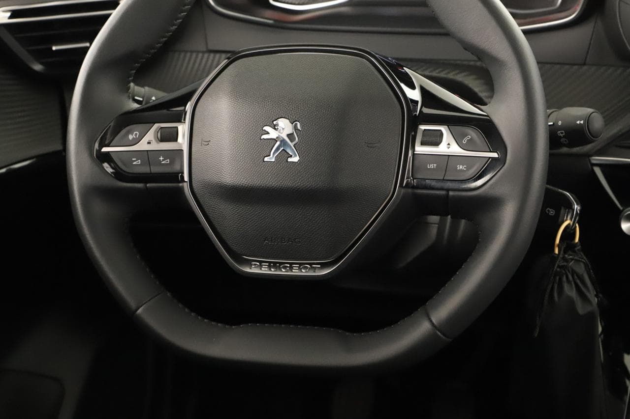 2021 Peugeot 208 - 25