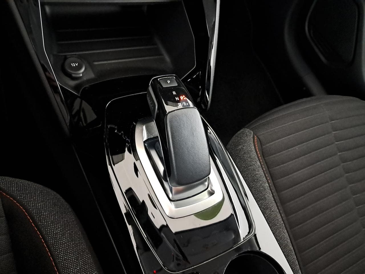 2020 Peugeot 208 - 19