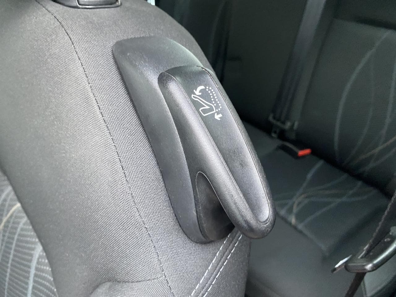 2013 Peugeot 208 - 13