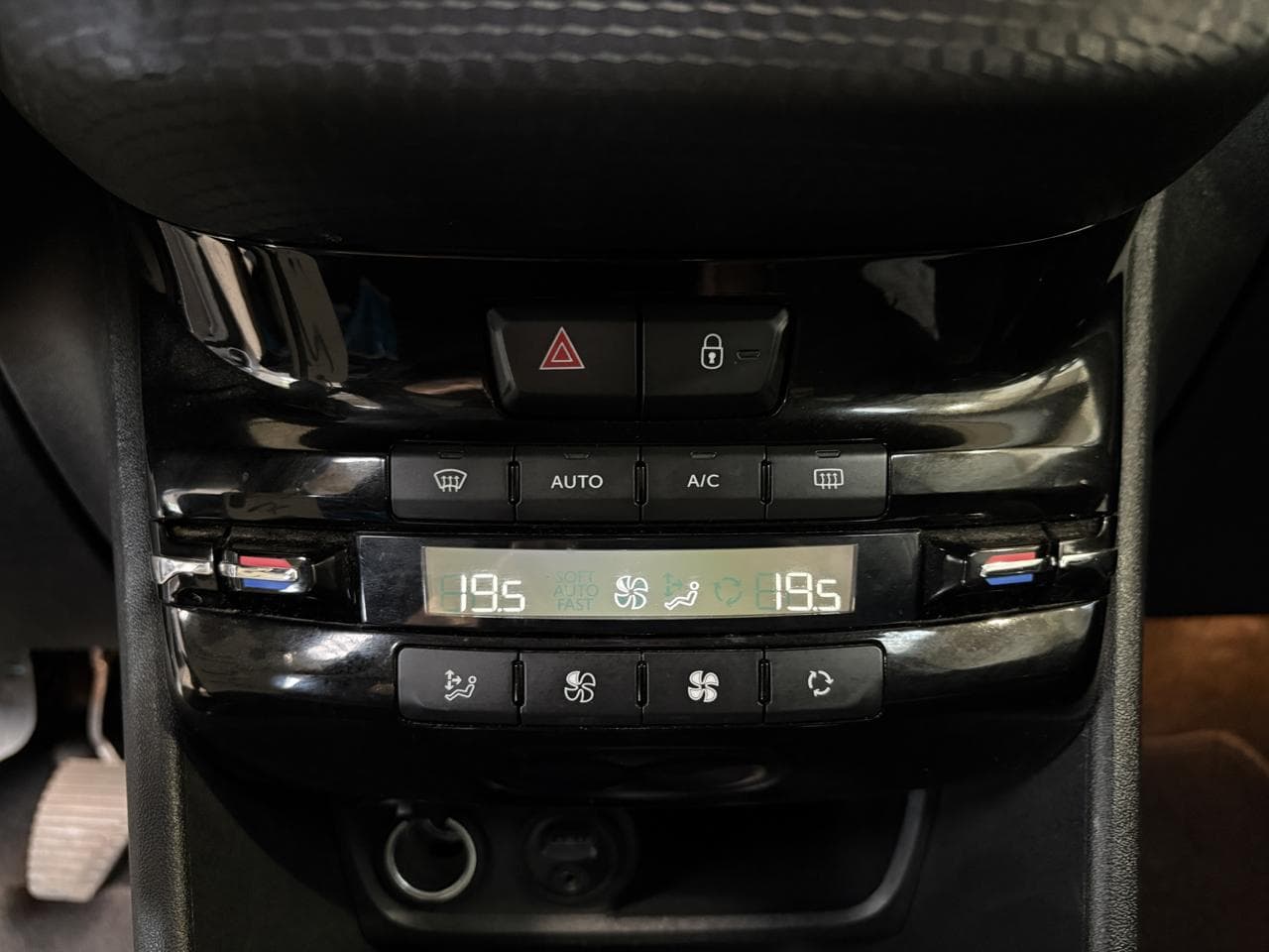 2018 Peugeot 208 - 15