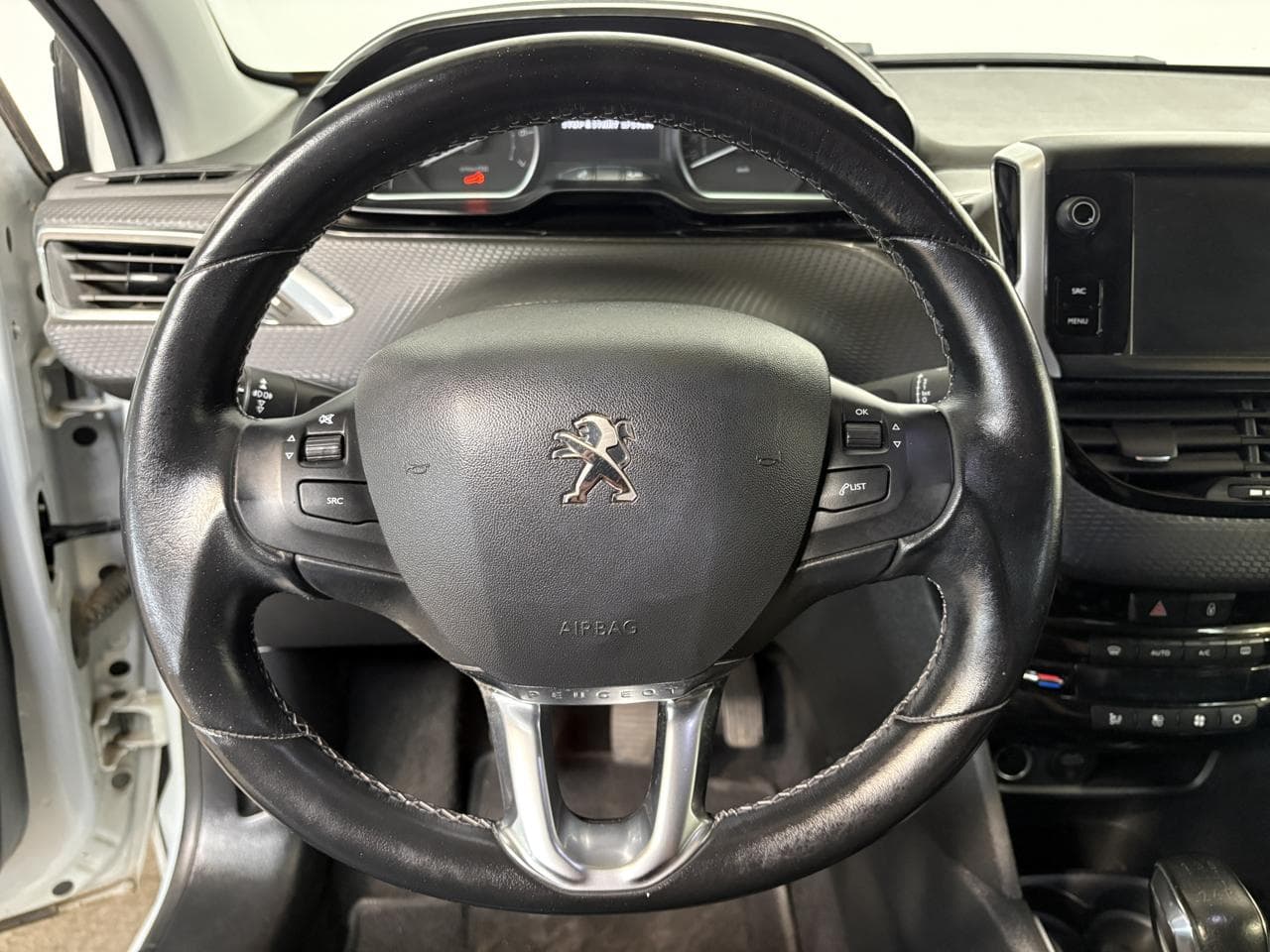 2018 Peugeot 208 - 16