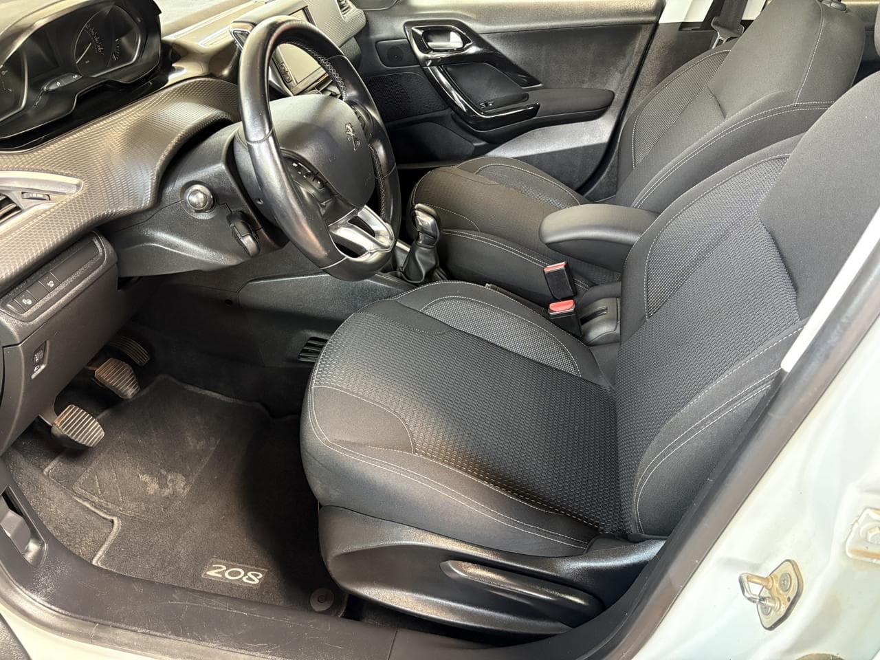 2018 Peugeot 208 - 9