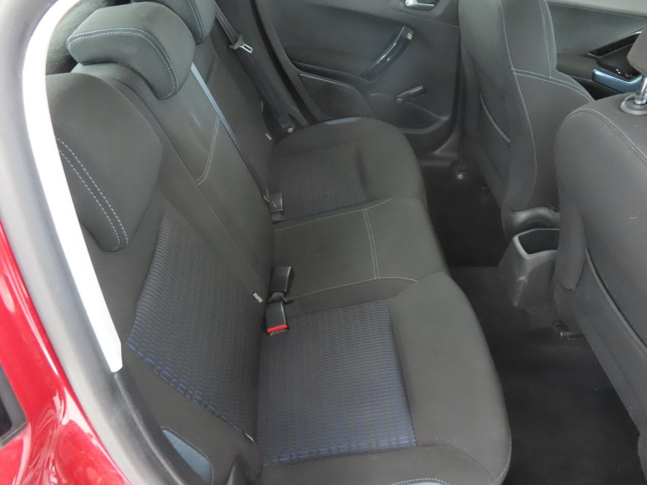 2012 Peugeot 208 - 13