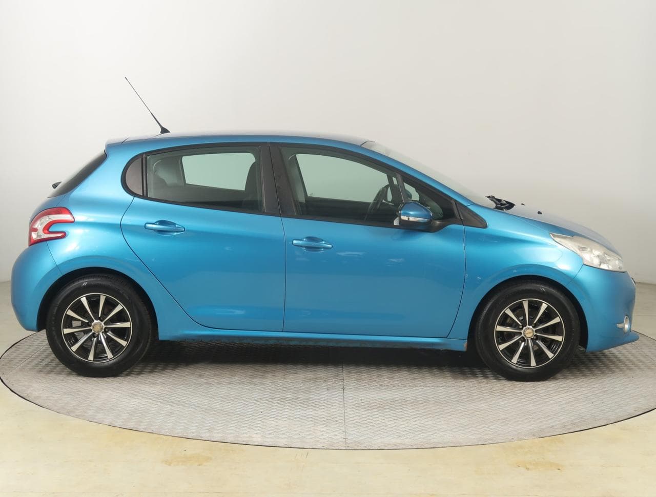 2012 Peugeot 208 - 8