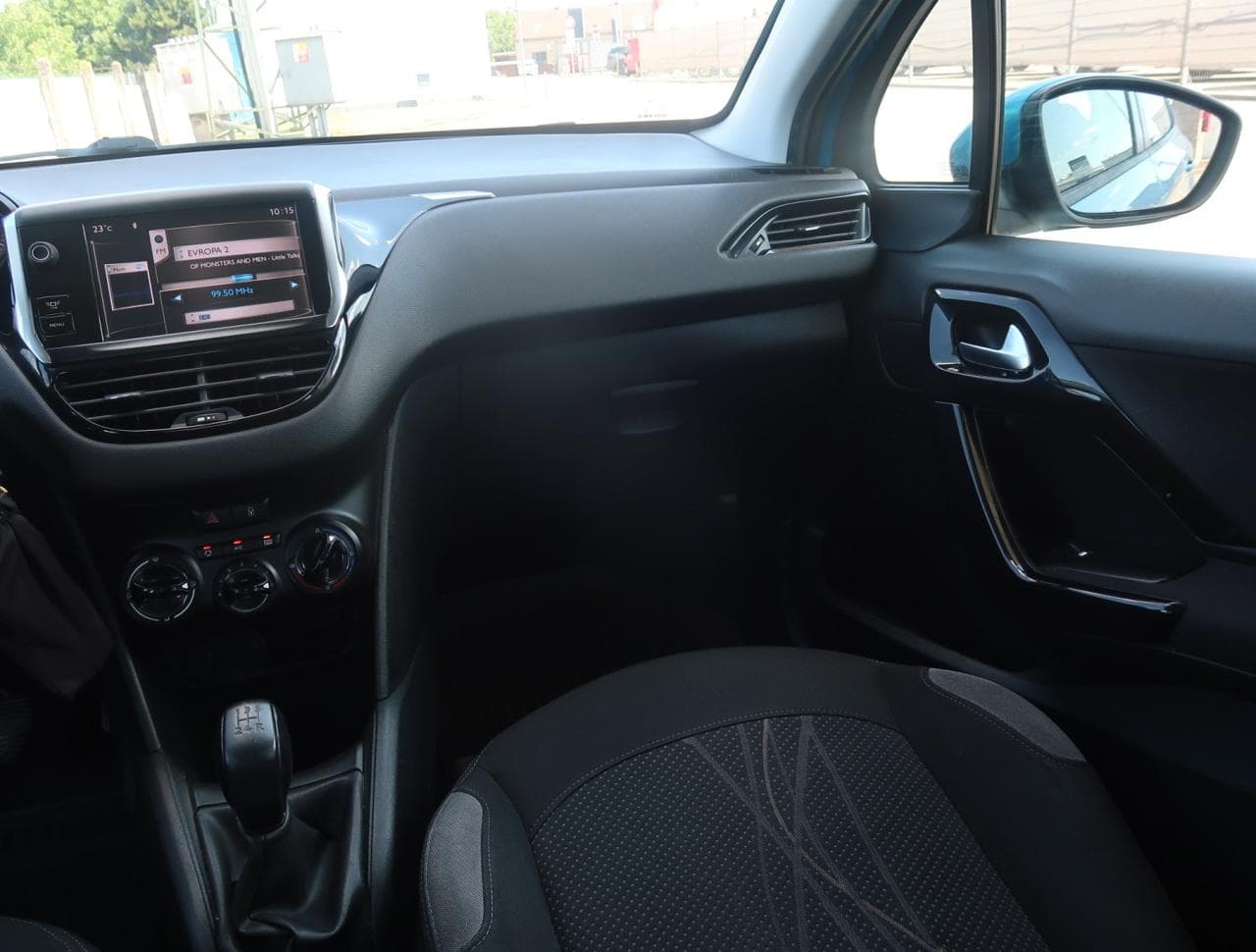 2012 Peugeot 208 - 11