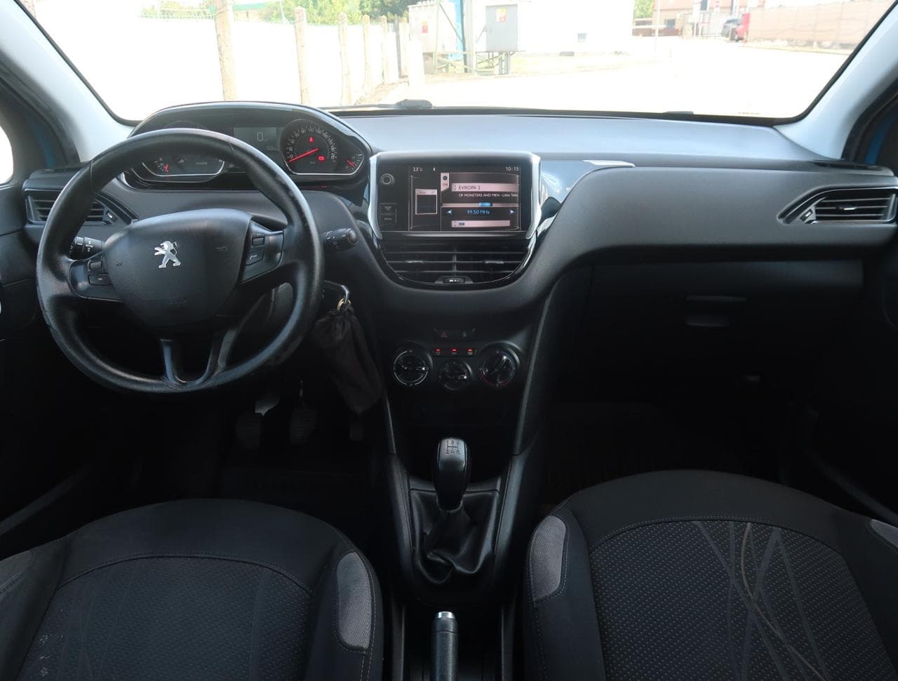 2012 Peugeot 208 - 10