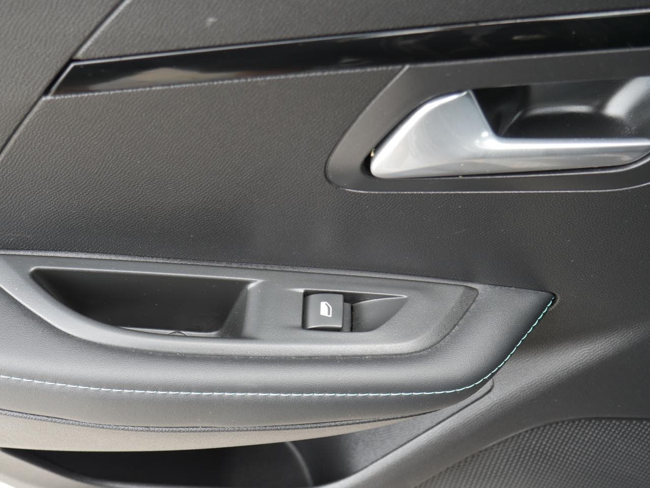 2021 Peugeot 208 - 12