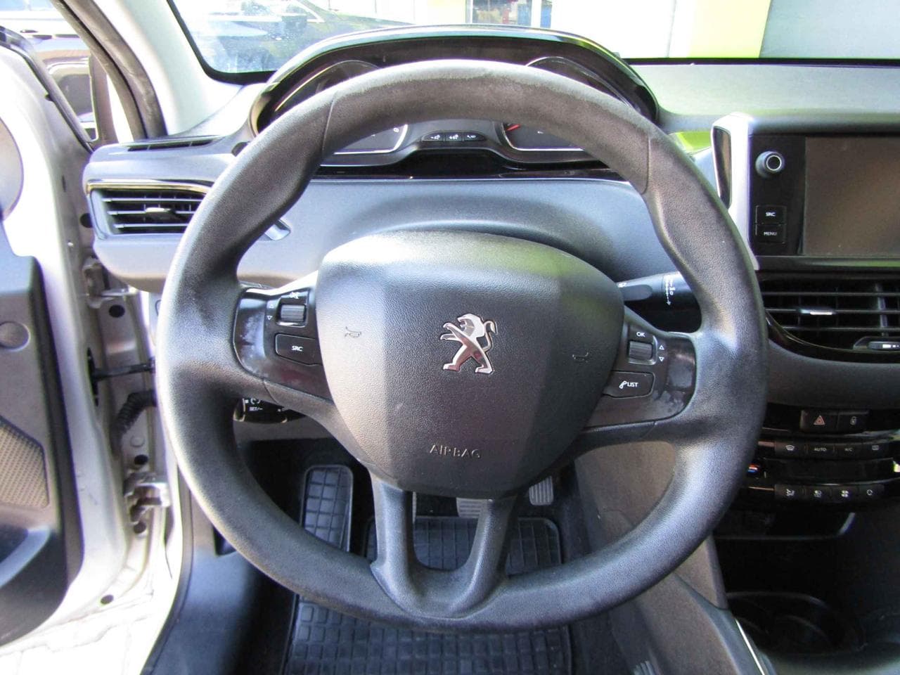 2015 Peugeot 208 - 17