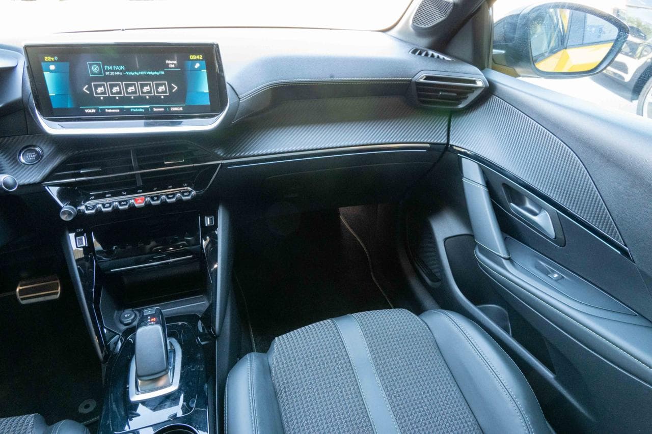 2020 Peugeot 208 - 11
