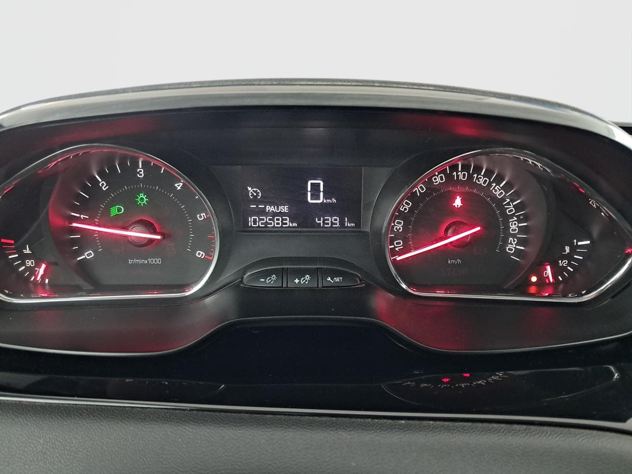 2015 Peugeot 208 - 17