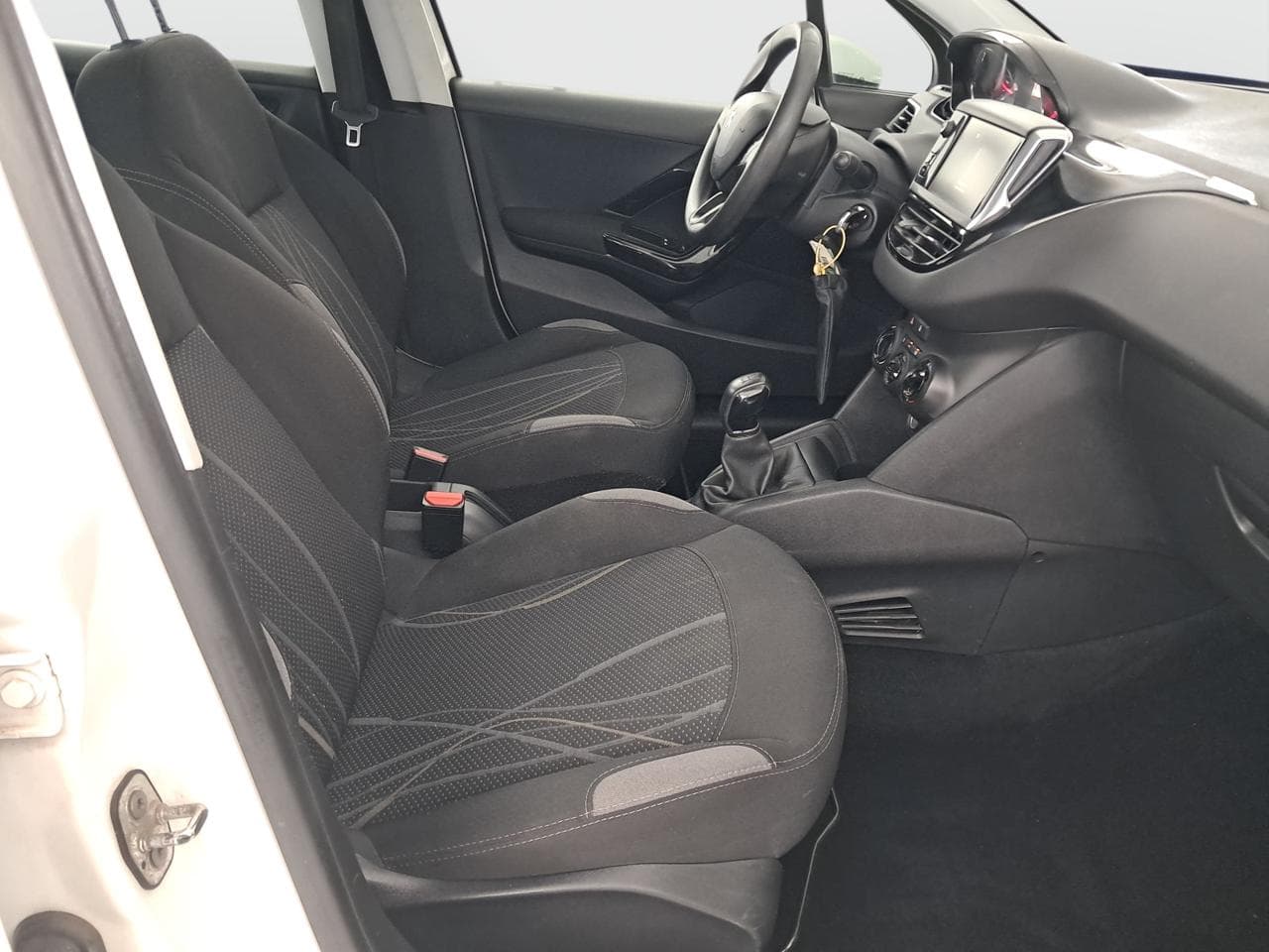 2015 Peugeot 208 - 12