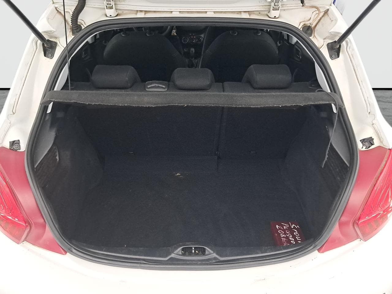 2015 Peugeot 208 - 20