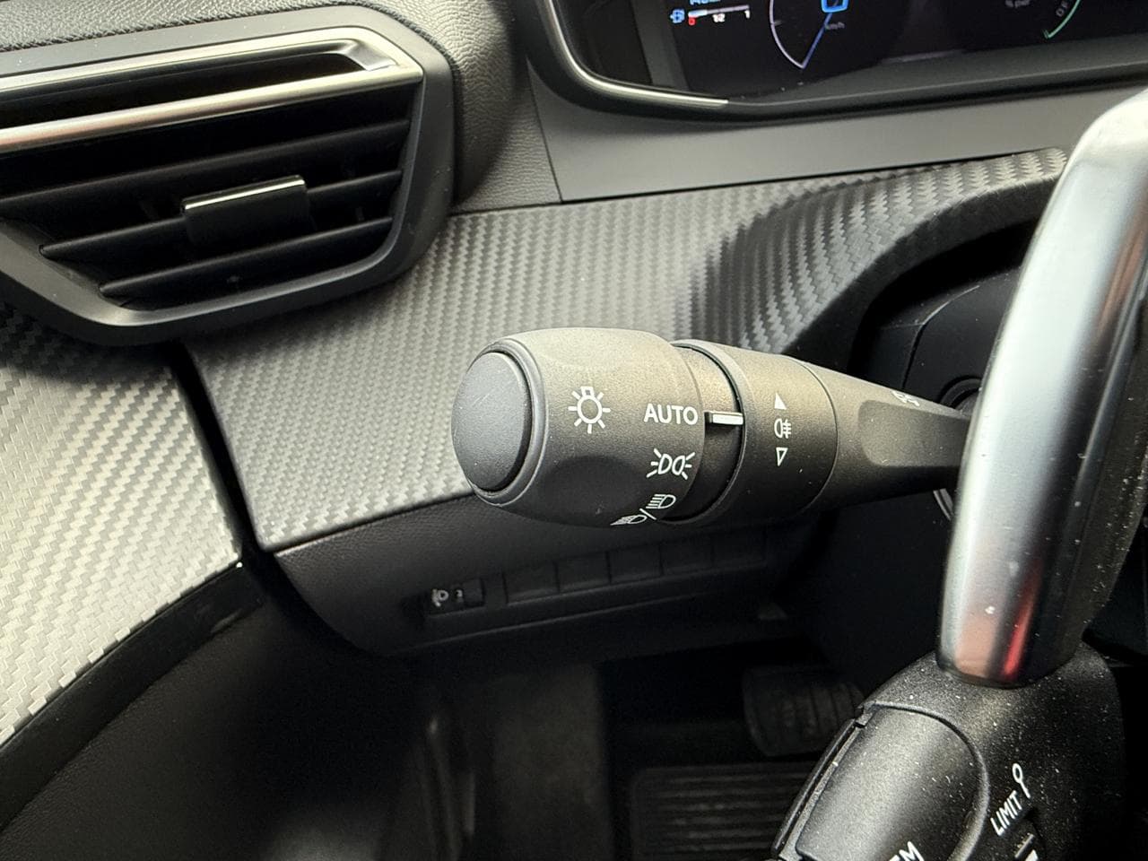 2025 Peugeot 208 - 12