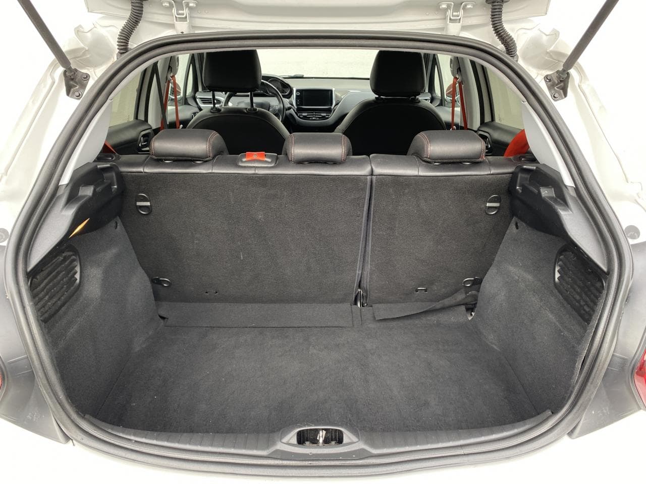 2017 Peugeot 208 - 7