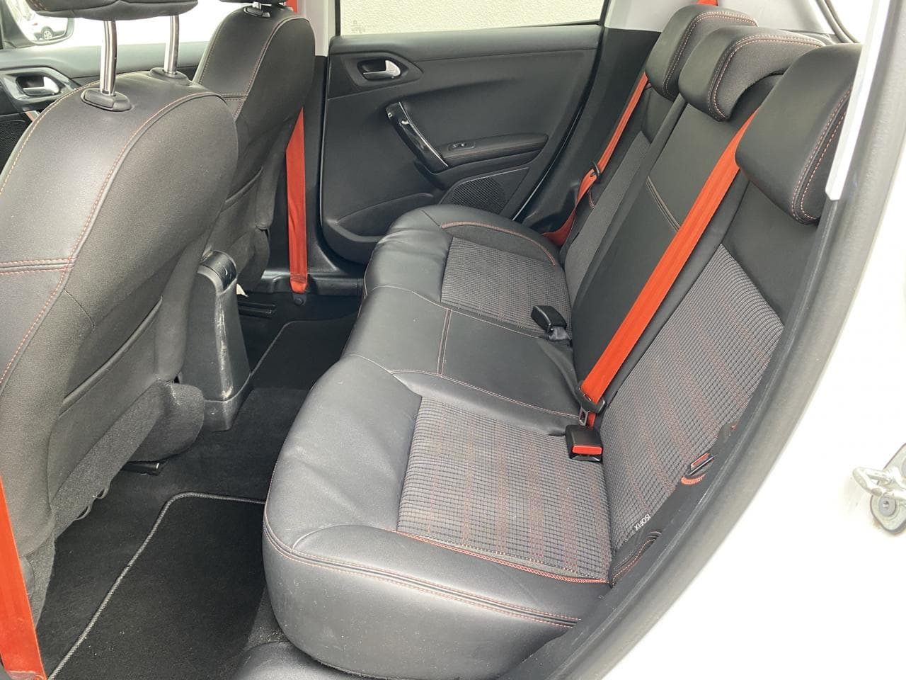 2017 Peugeot 208 - 10