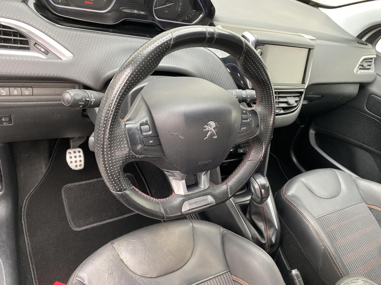 2017 Peugeot 208 - 12