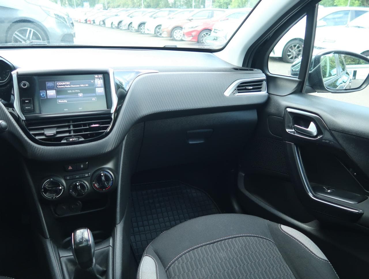 2016 Peugeot 208 - 11