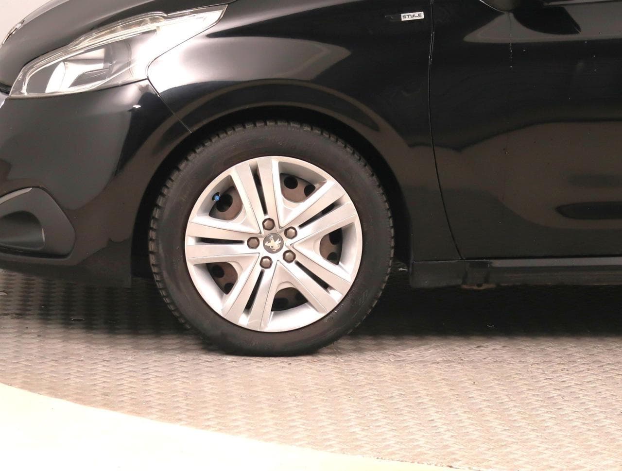 2016 Peugeot 208 - 20