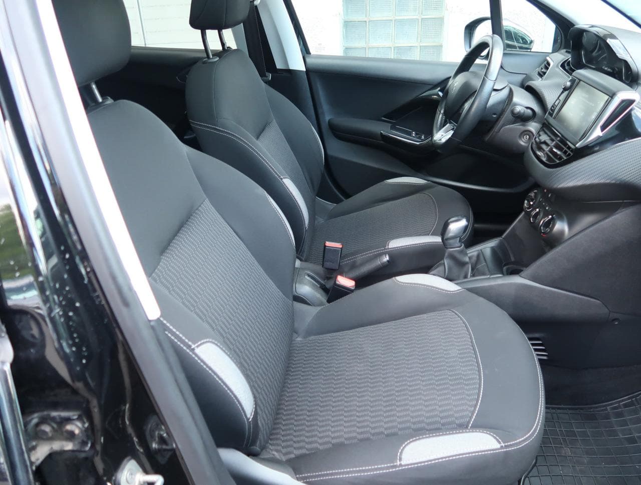 2016 Peugeot 208 - 12