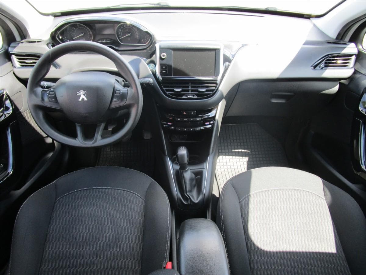 2017 Peugeot 208 - 7