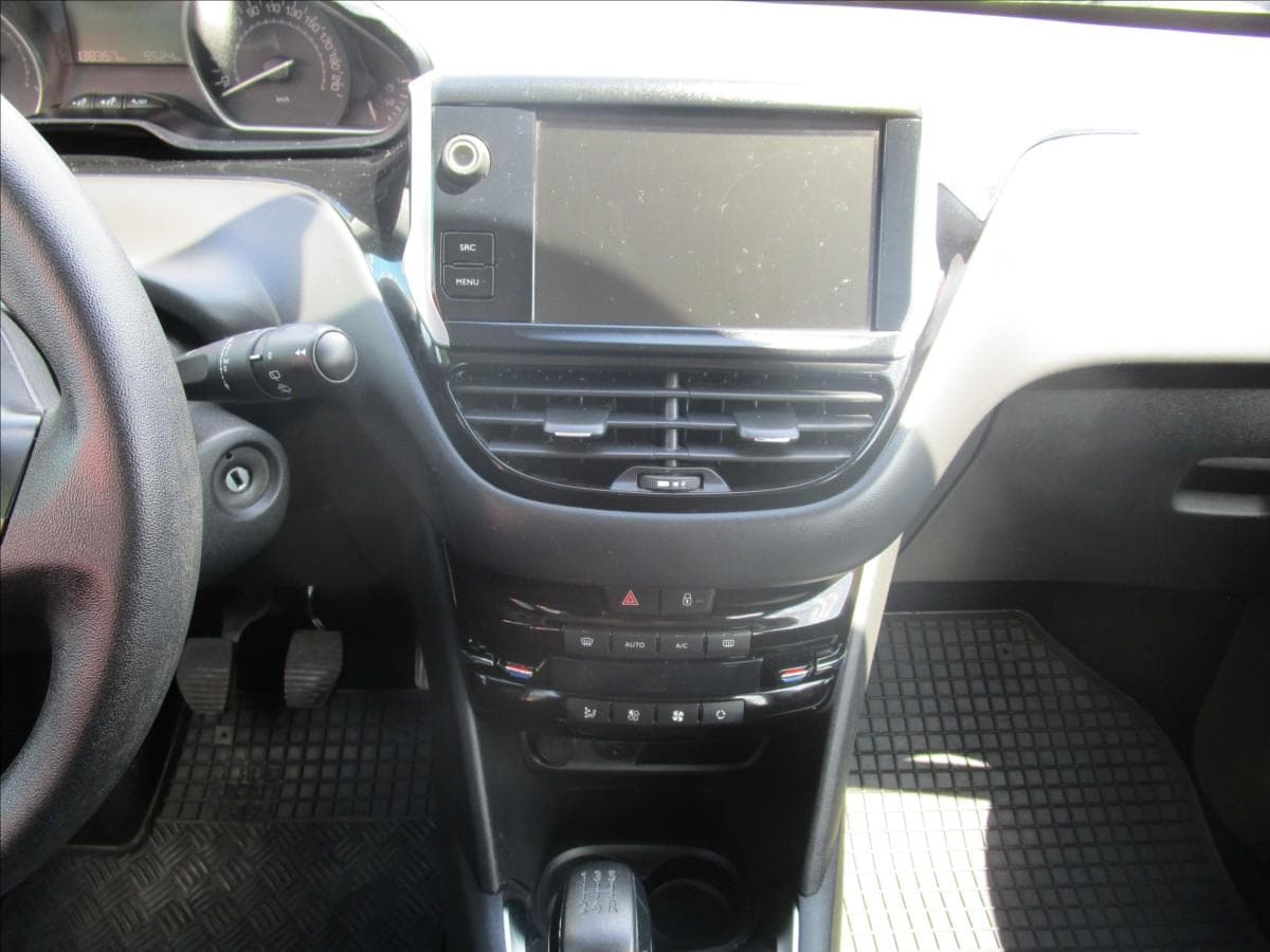 2017 Peugeot 208 - 9