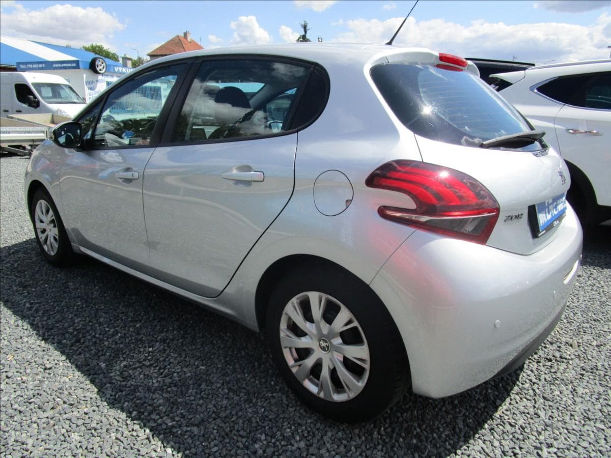 2017 Peugeot 208 - 6
