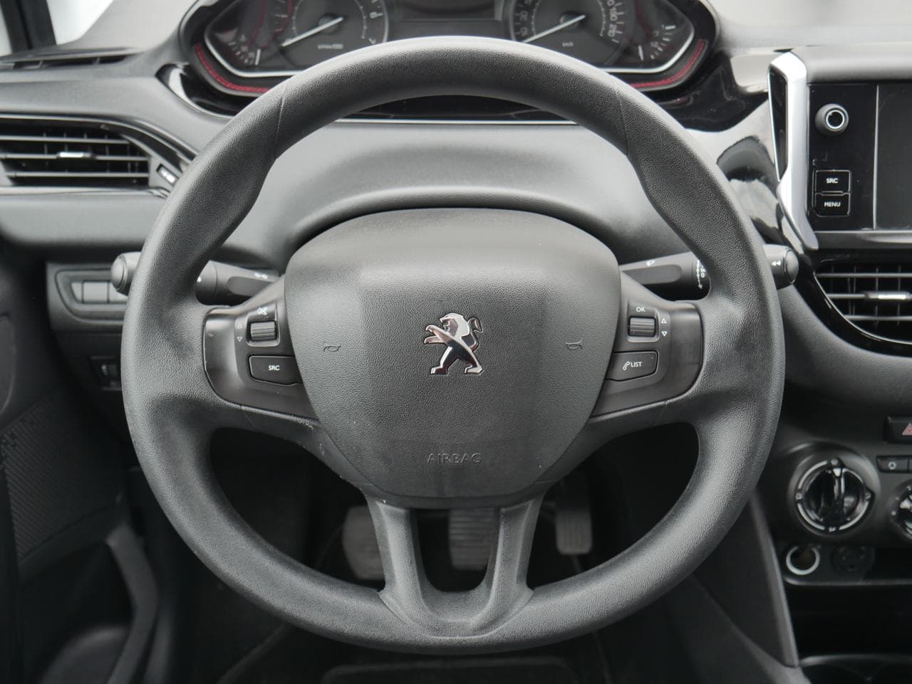 2015 Peugeot 208 - 11