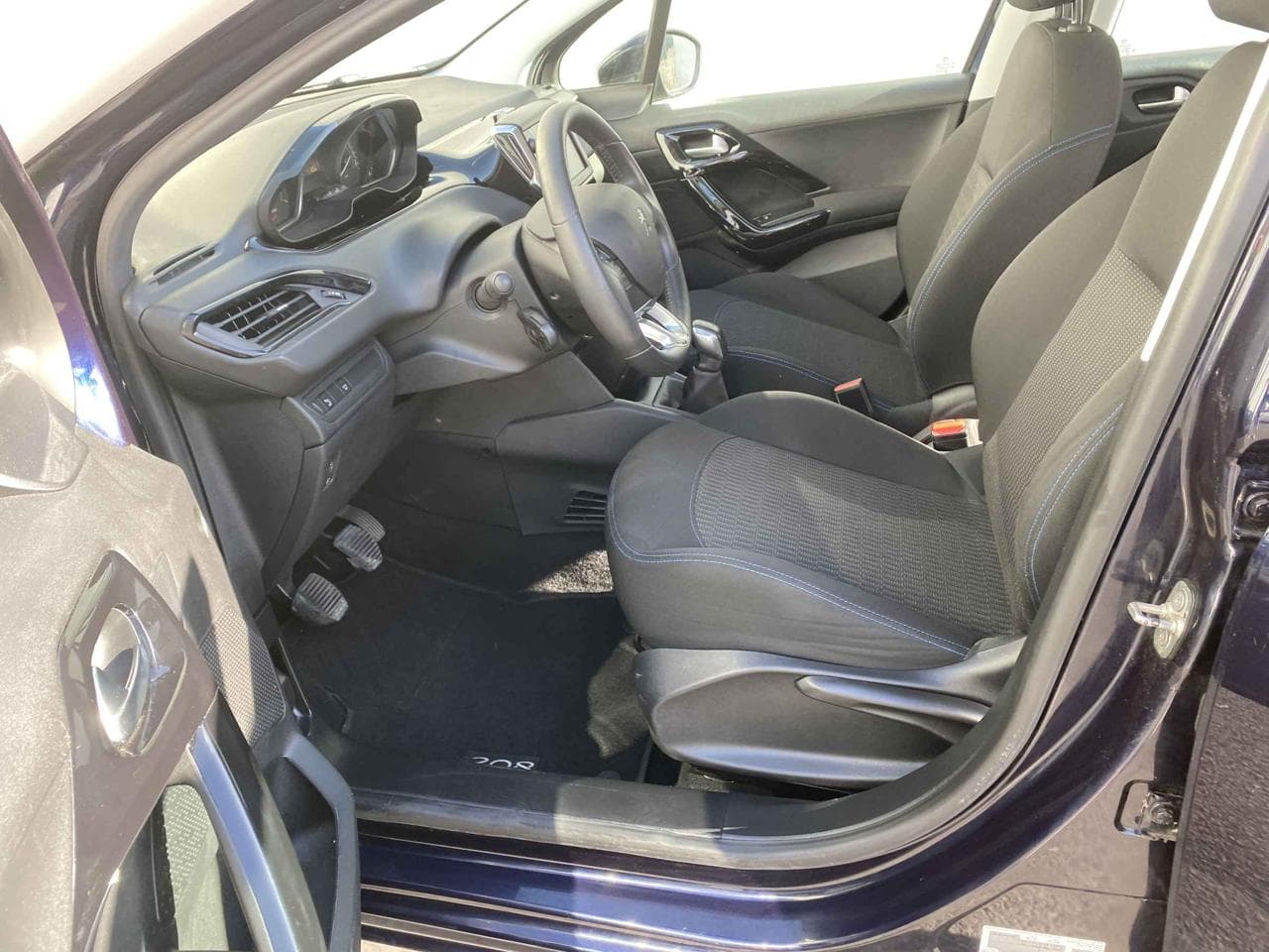2018 Peugeot 208 - 9