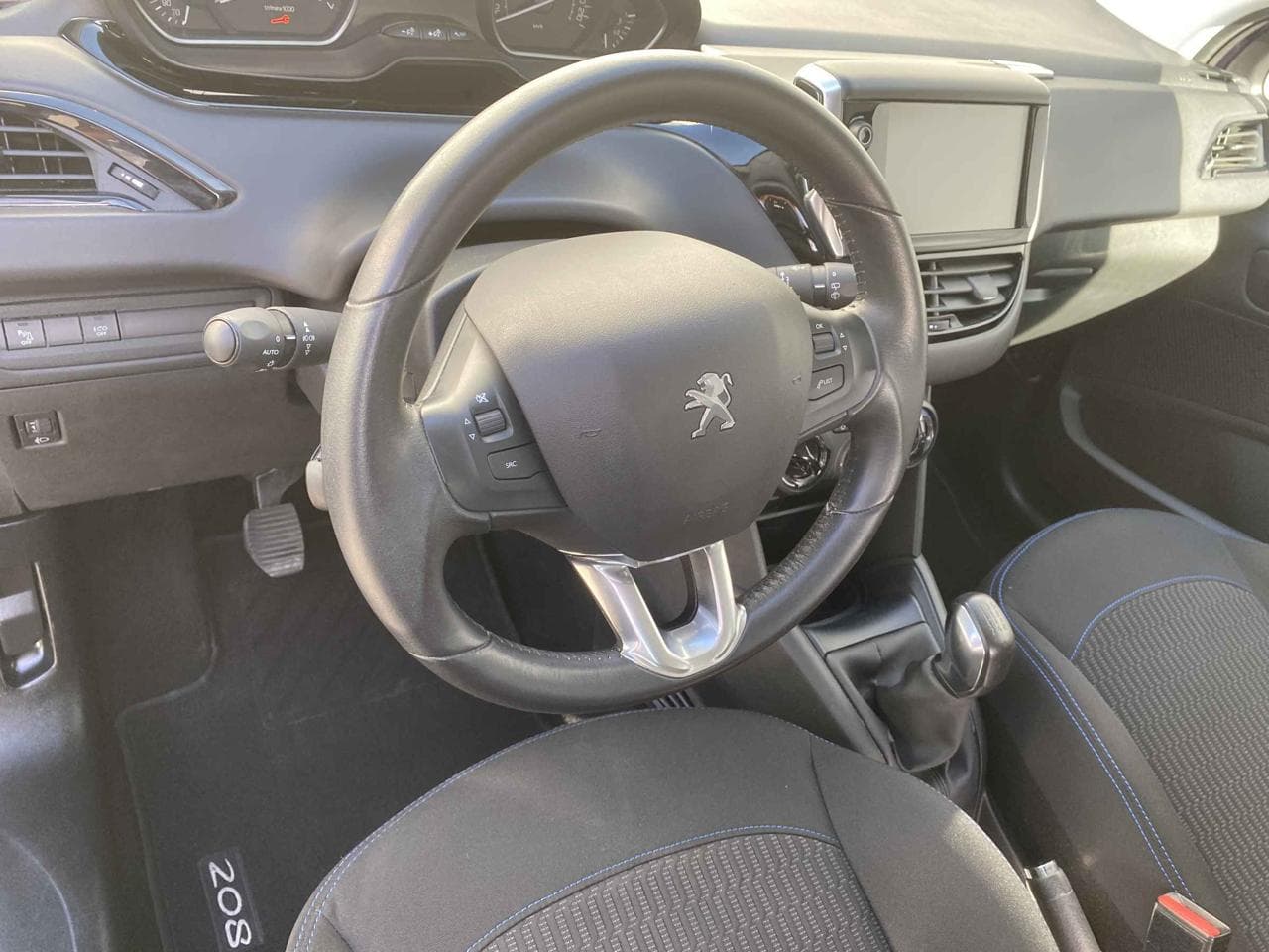 2018 Peugeot 208 - 12