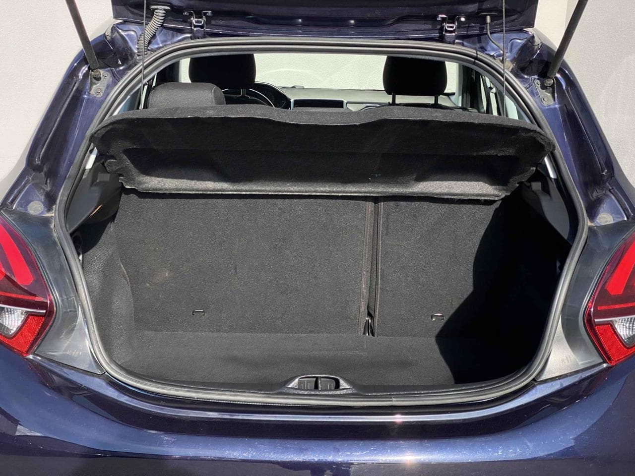 2018 Peugeot 208 - 7