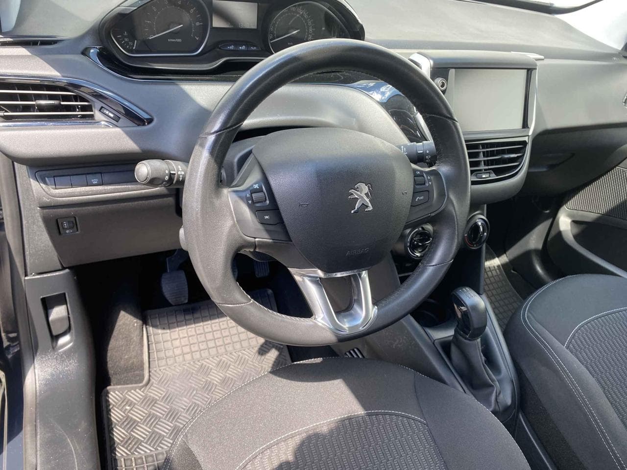 2019 Peugeot 208 - 12