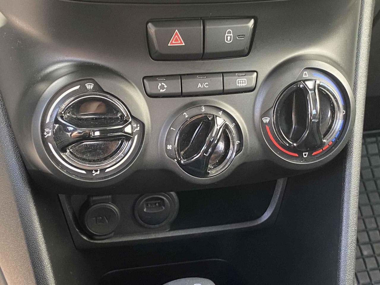 2019 Peugeot 208 - 14