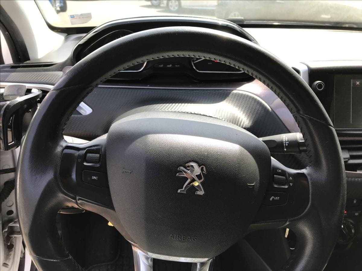 2015 Peugeot 2008 - 11