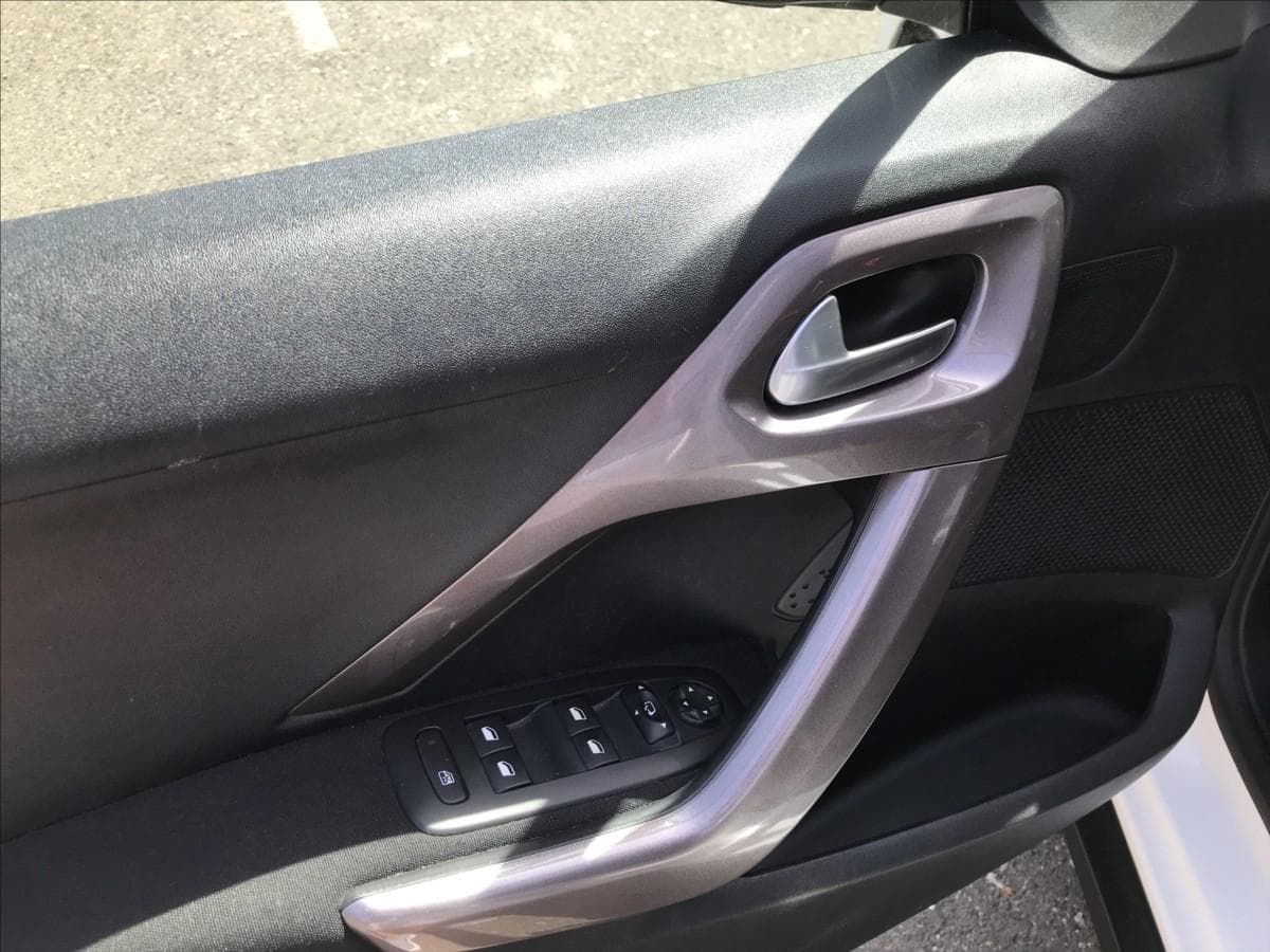 2015 Peugeot 2008 - 8