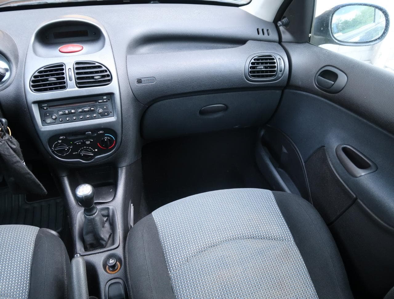 2004 Peugeot 206 - 21