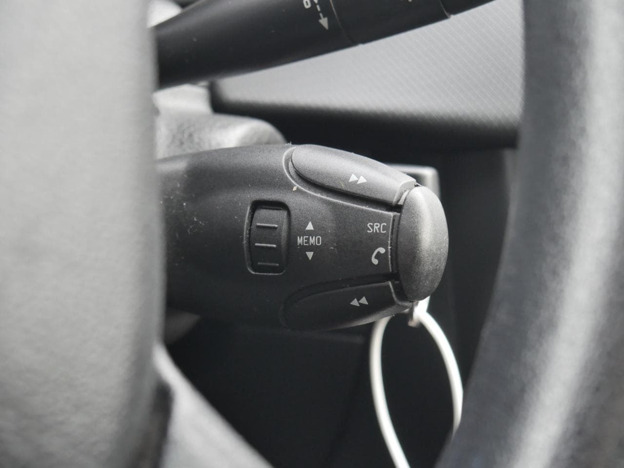 2010 Peugeot 207 - 11